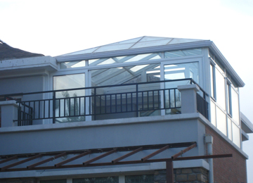 增加了木窗的剛性、耐候性、風(fēng)壓性等特質(zhì)